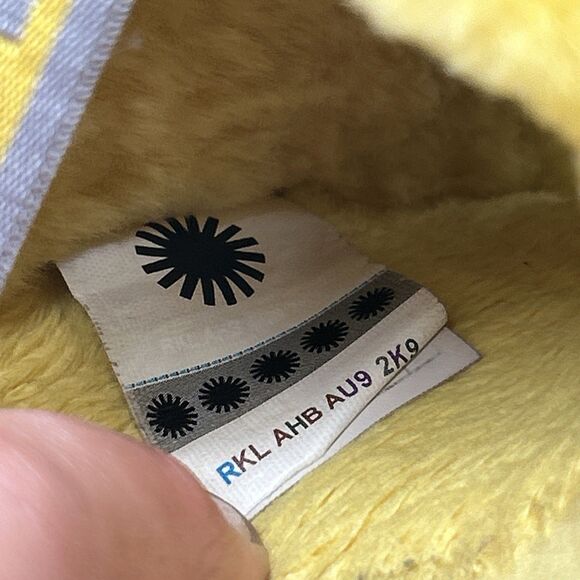 UGG Kids Fluff Yeah Slide Slippers Yellow Sheepskin Youth Size 13 1098494K - Picture 3 of 16